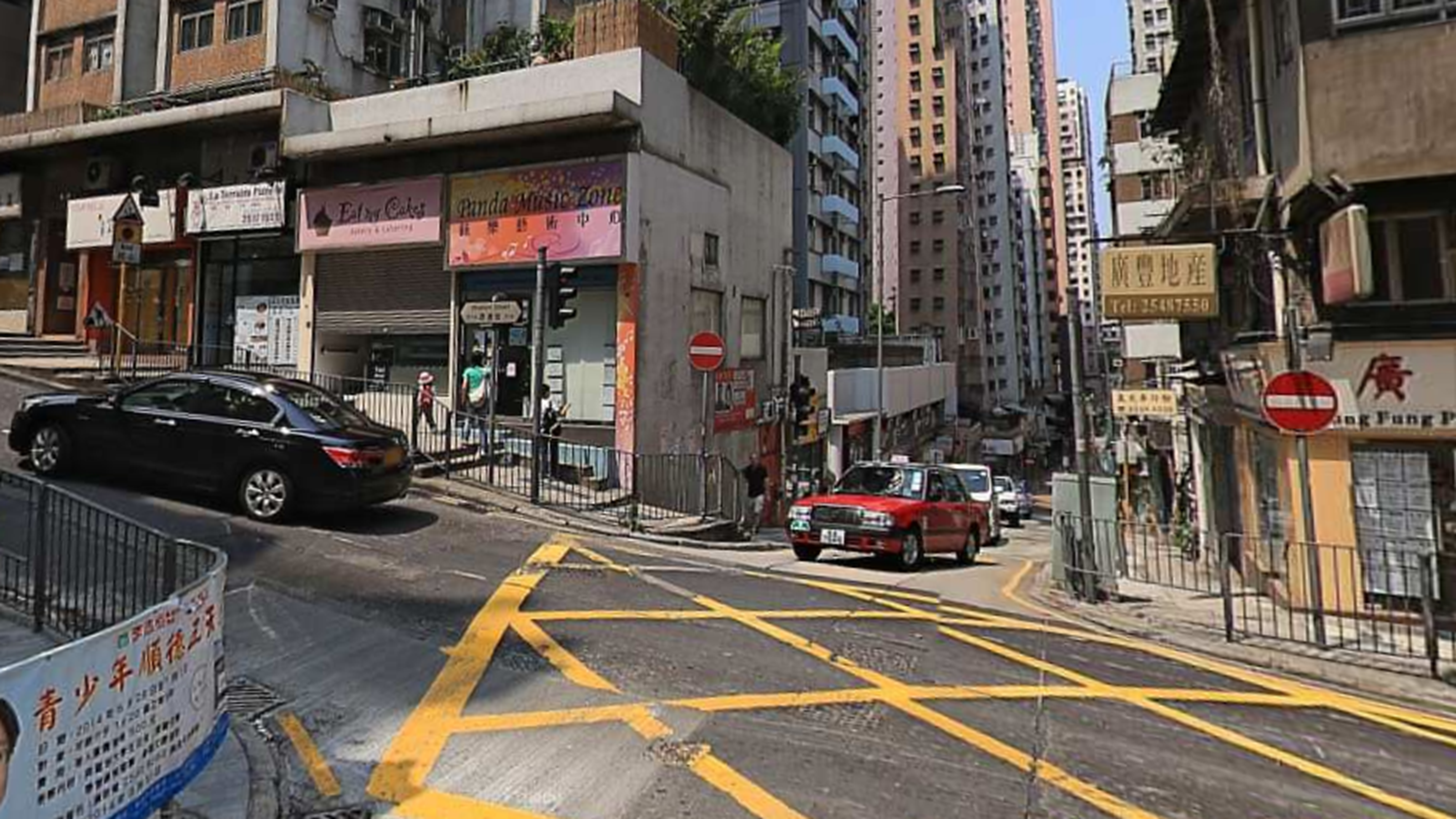 西边街与第三街交叉口