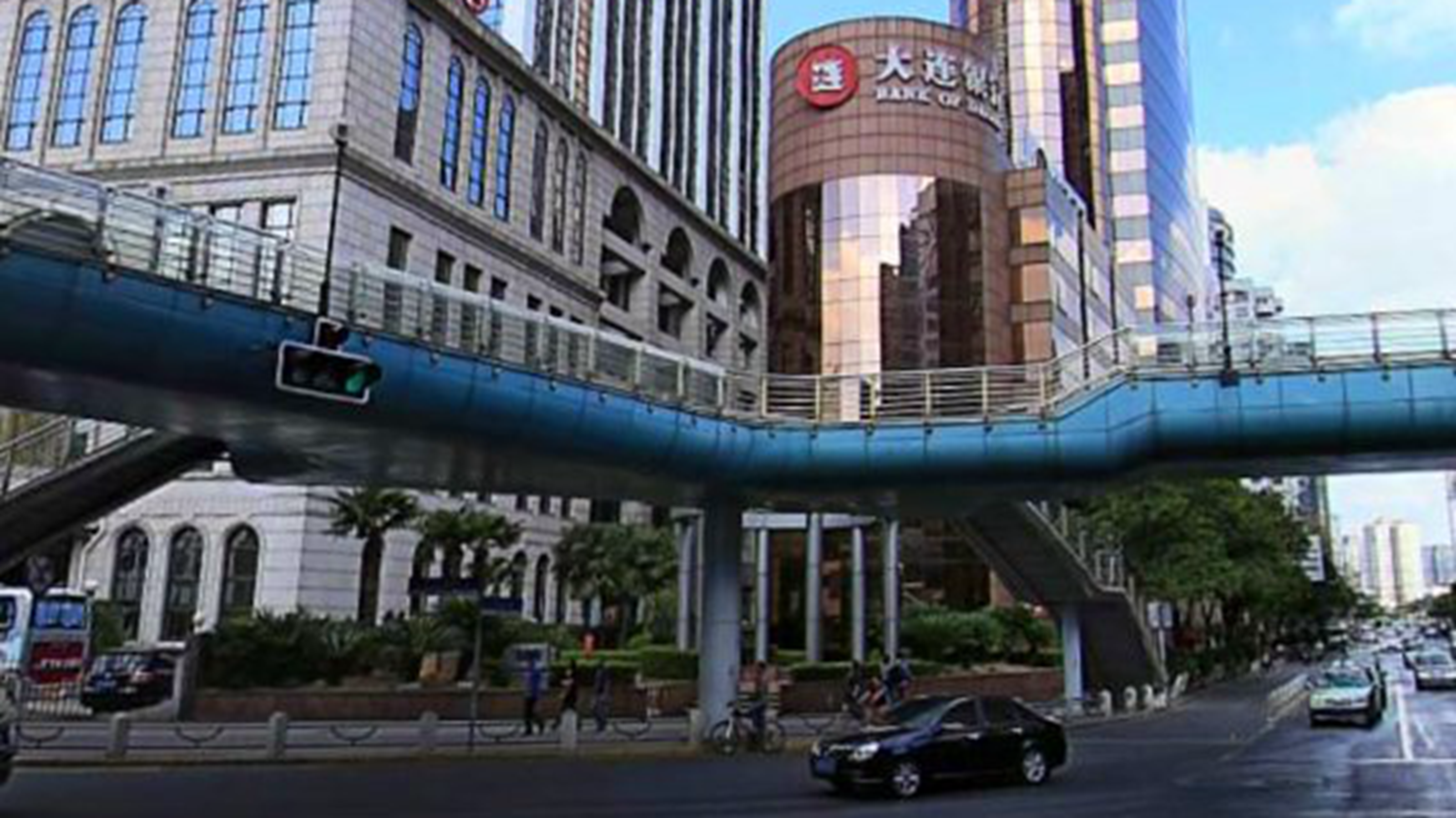 延安路江苏路天桥