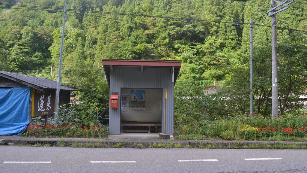 越中西街道巴士站