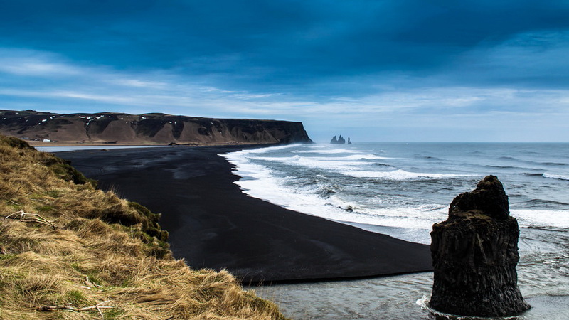 雷尼斯黑沙滩