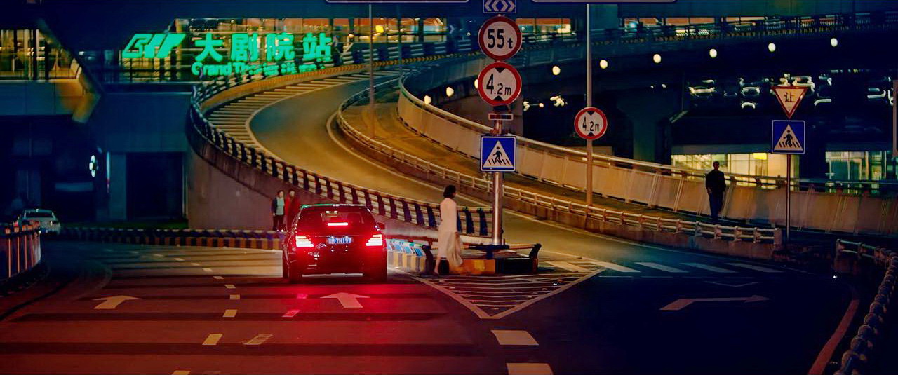 小容走下曹总的车