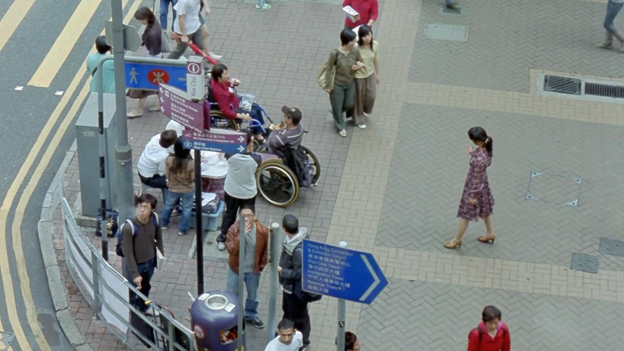 爱莲佯装打电话约客