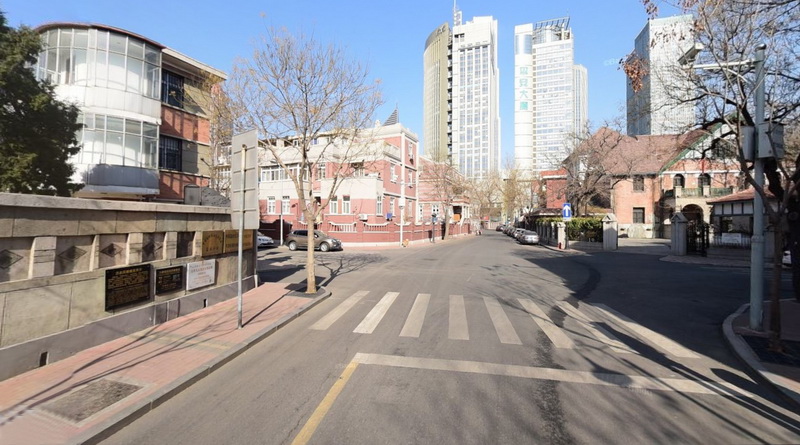 睦南道与香港路交叉口