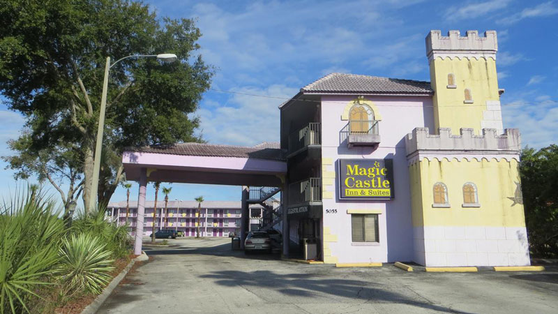 魔幻城堡汽车旅店
