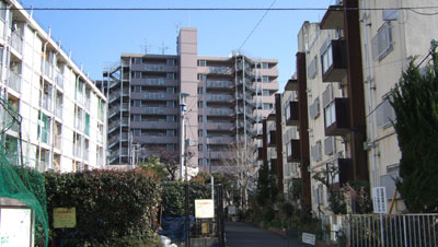 旭丘1丁目集体住宅