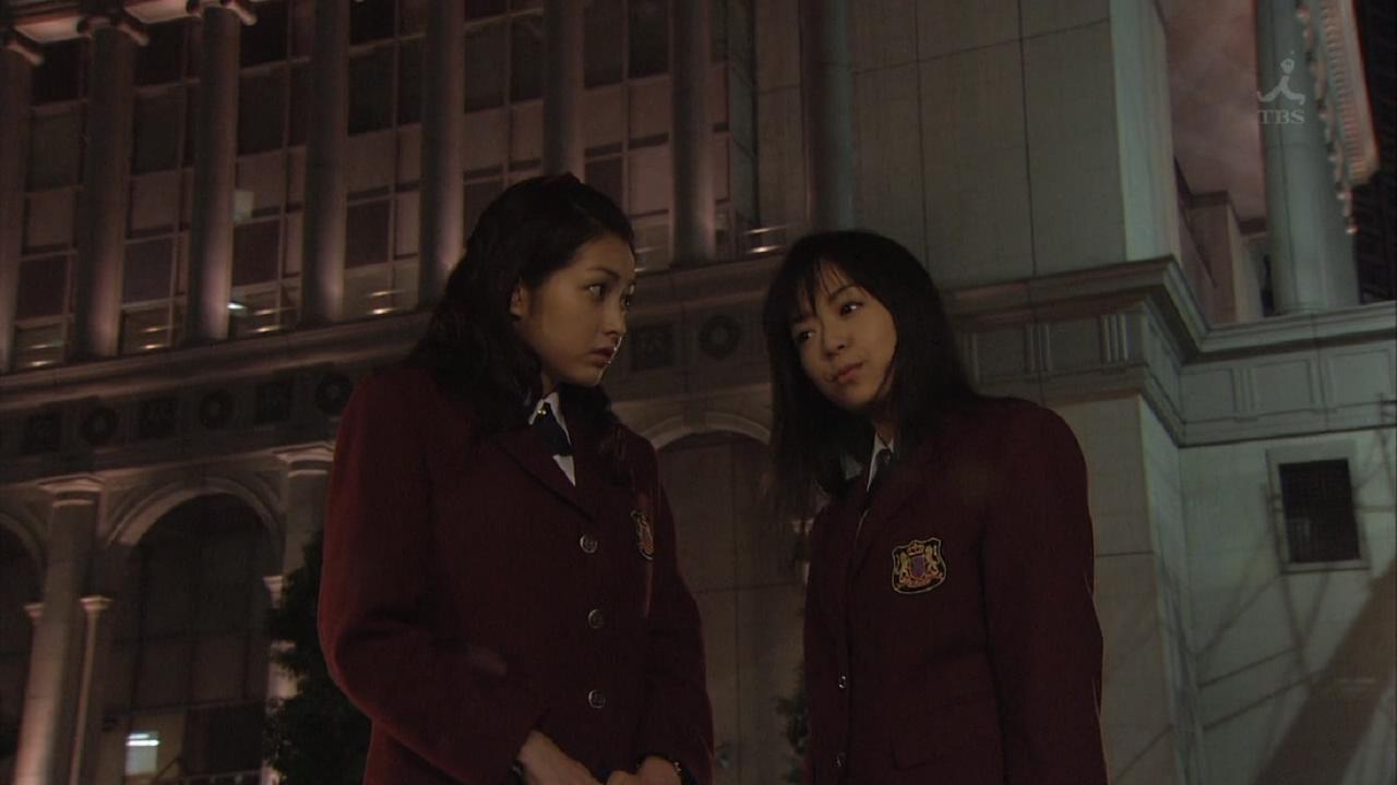 杉菜和樱子同行街道