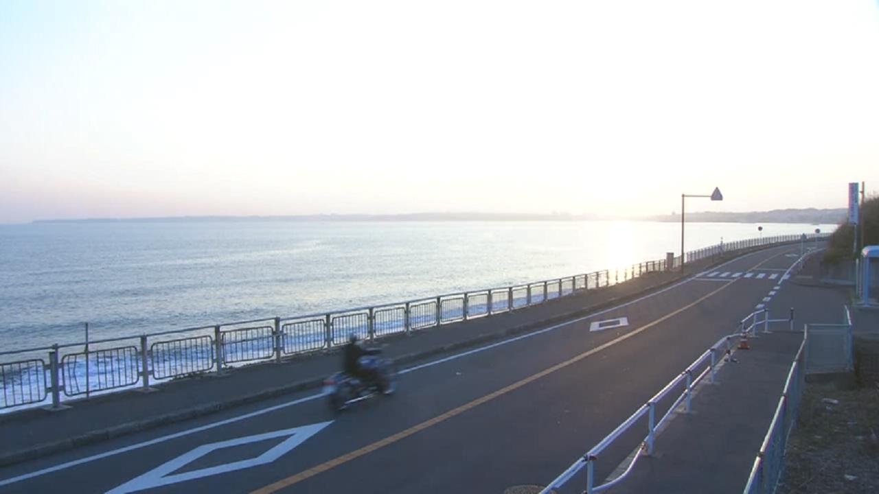 西门骑车经过的海滨国道