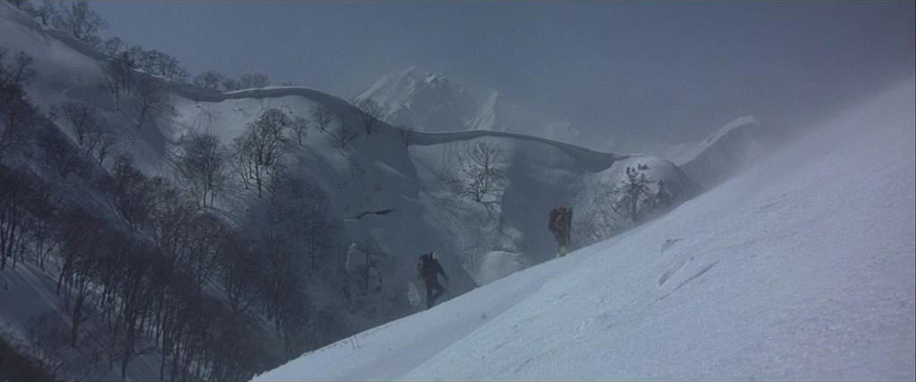攀爬雪山