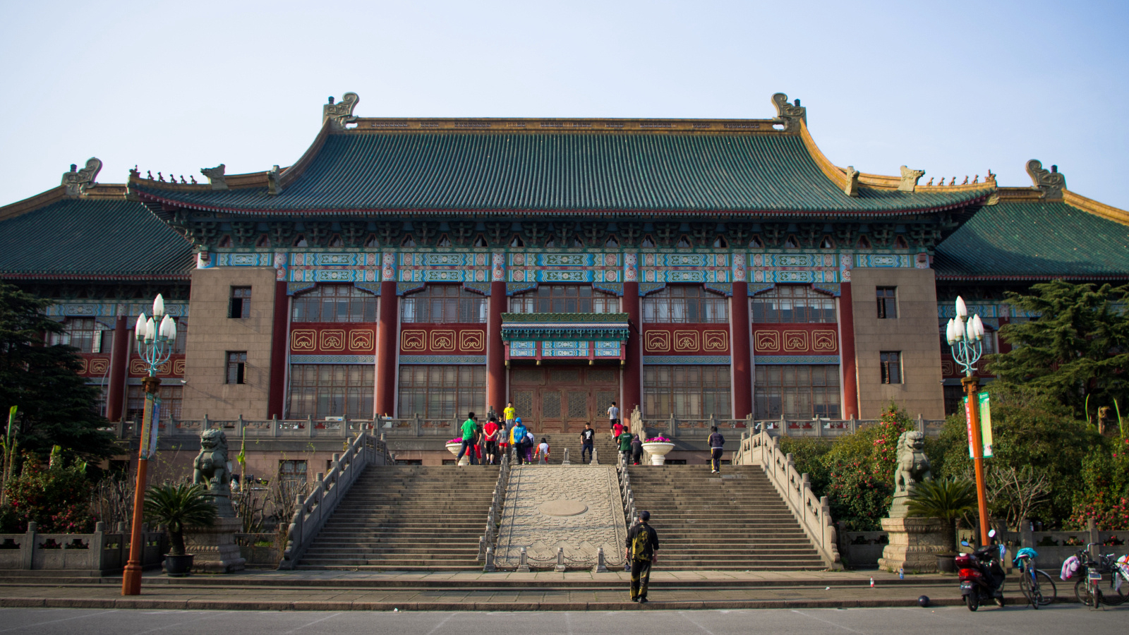 上海体育学院