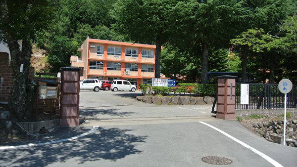 斐太高中