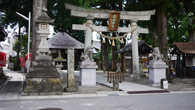 一本杉白山神社