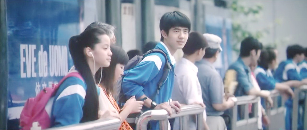 刘星阳等公交的车站
