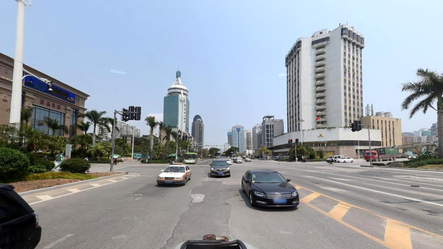湖滨南路与湖滨中路交叉口