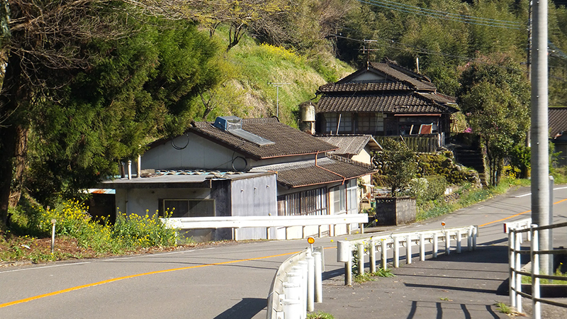 小山胜清石碑西侧道路