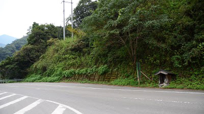 野野侧路边祠堂
