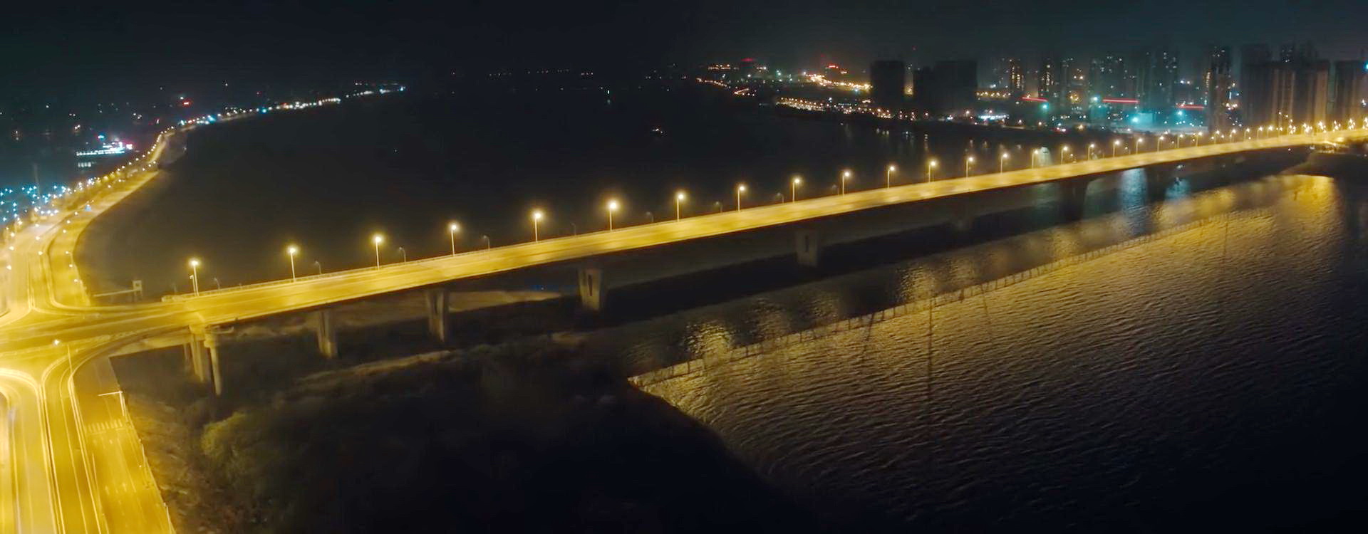 外星飞船坠河处