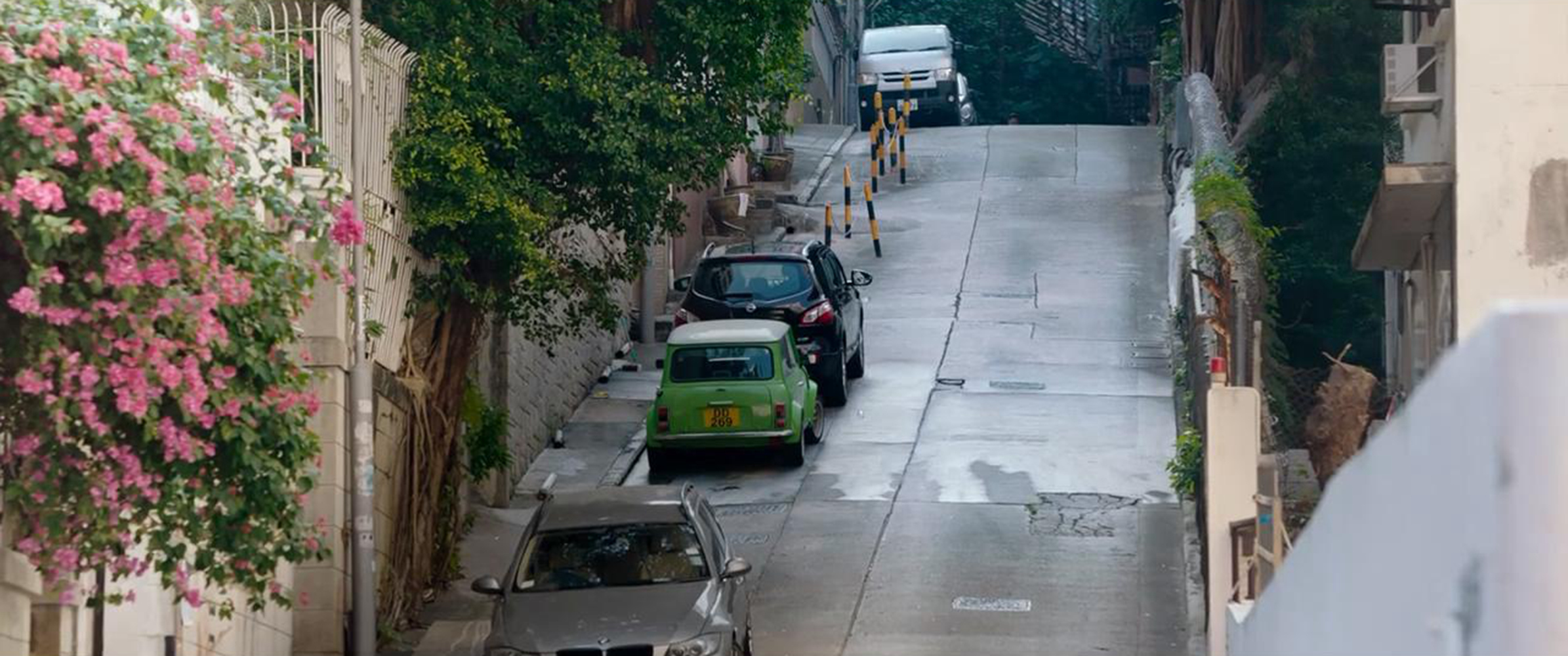 佟家门口的马路