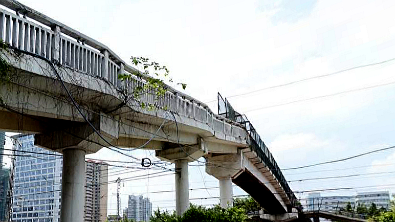 瘦狗岭路龙口西路天桥
