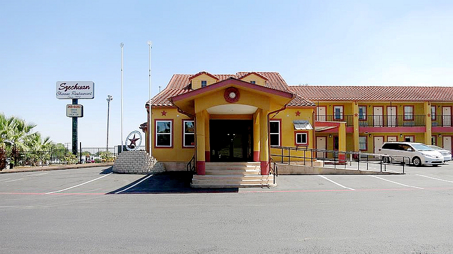 泰勒村旅店