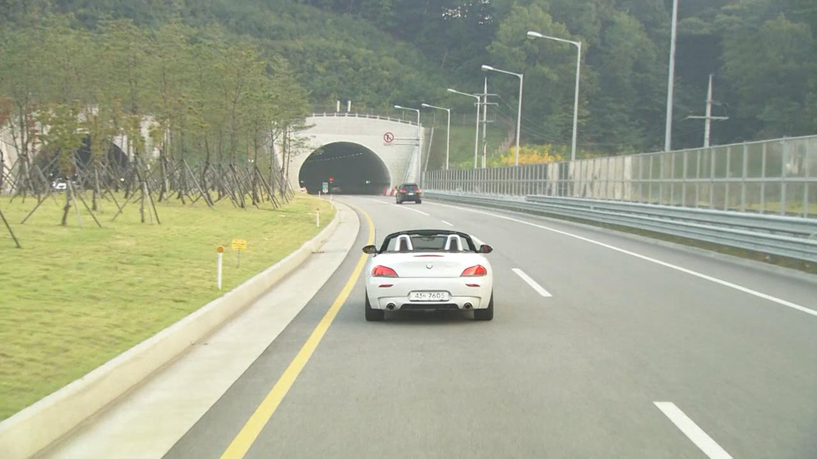 洙元恐惧的隧道入口