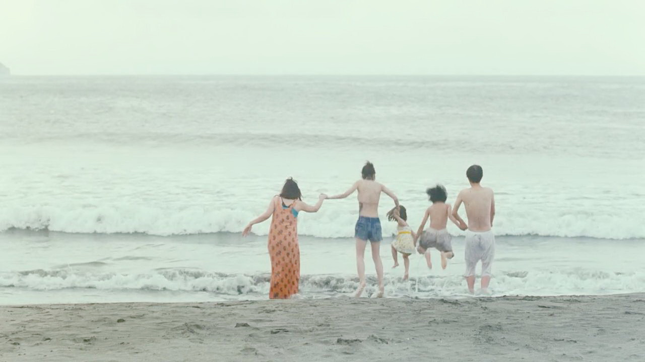 全家去海滩