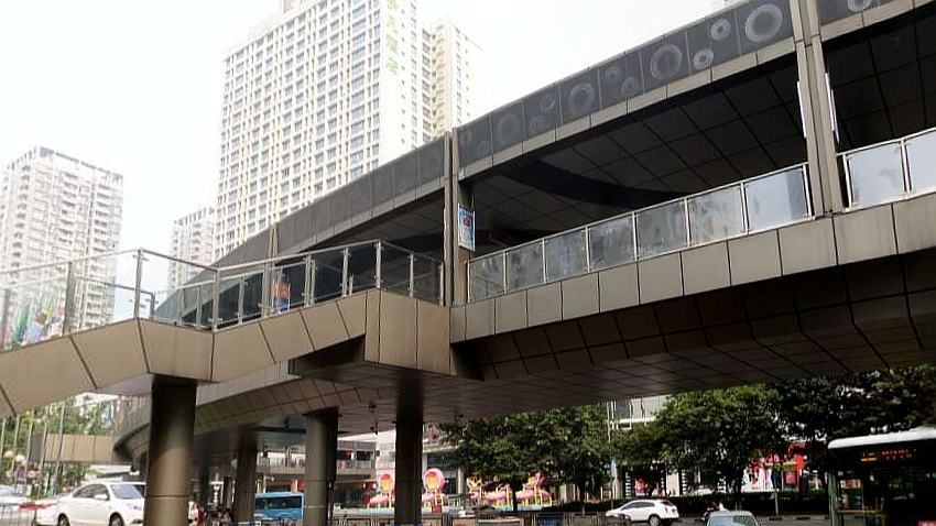 南坪西路万寿路天桥