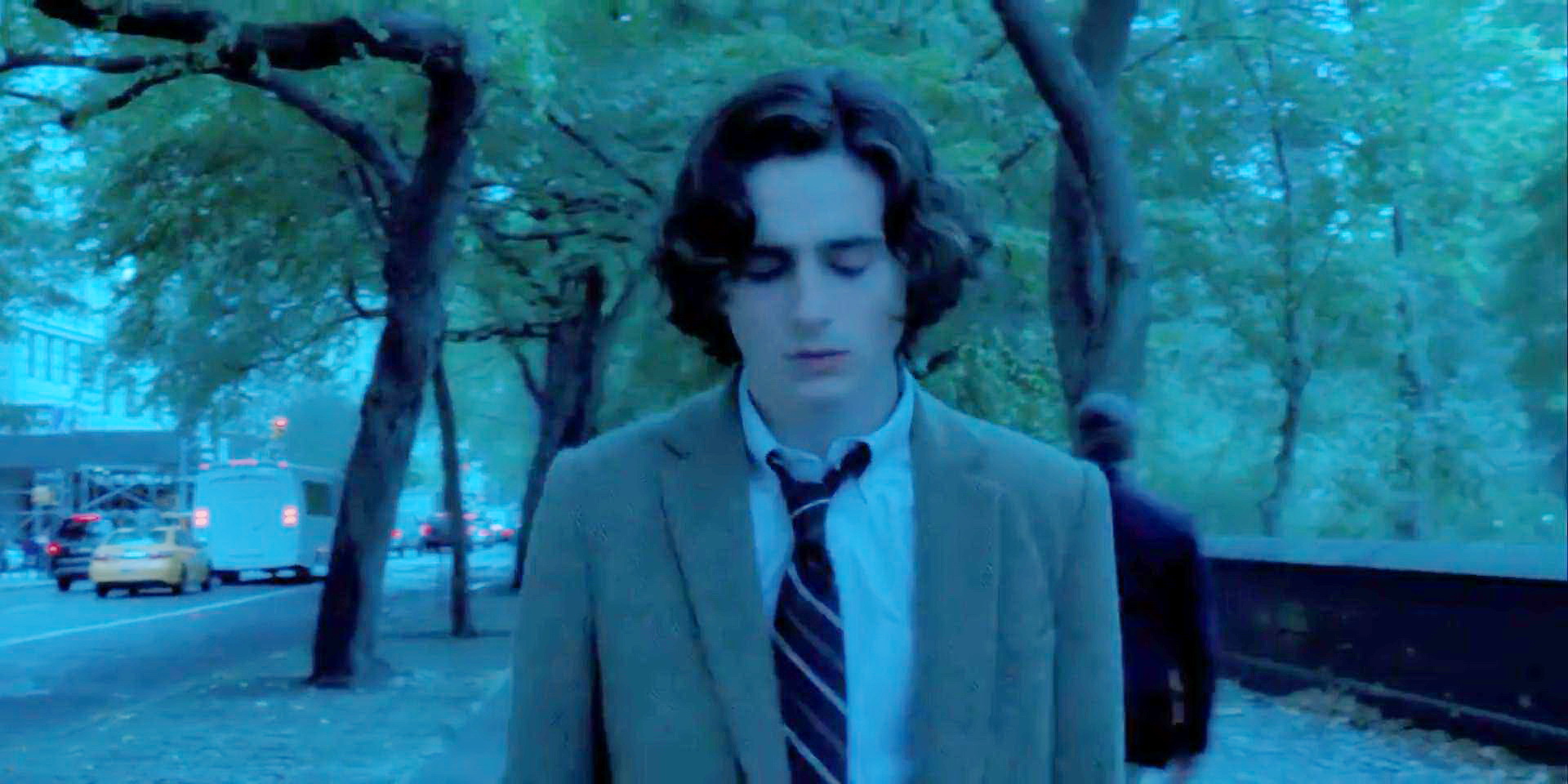 独自前往卡莱尔酒吧
