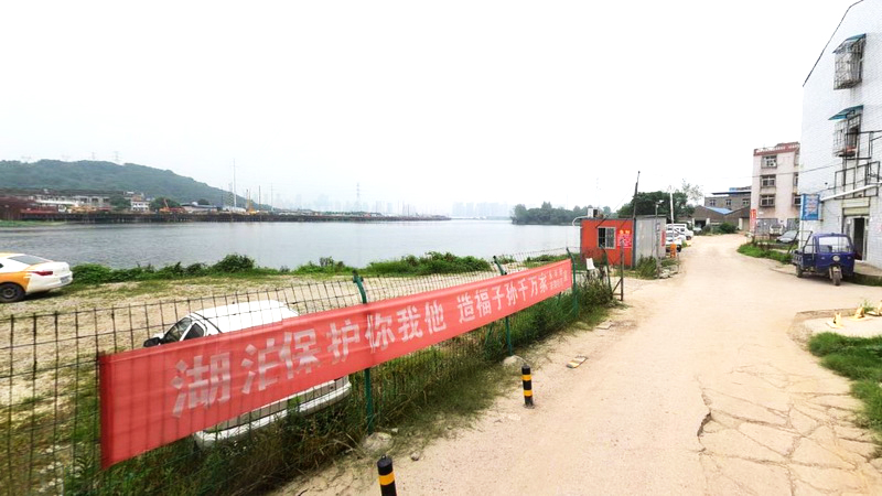 张湾湖畔停车场