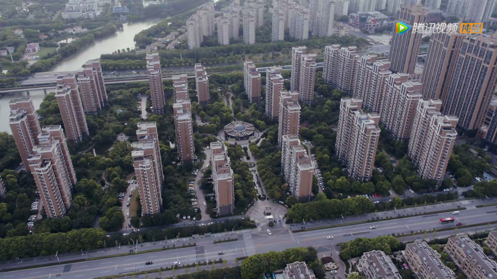 品华小区外景