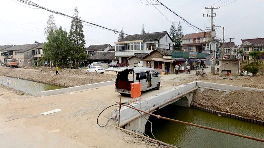 苏近路与鲁山路交叉口