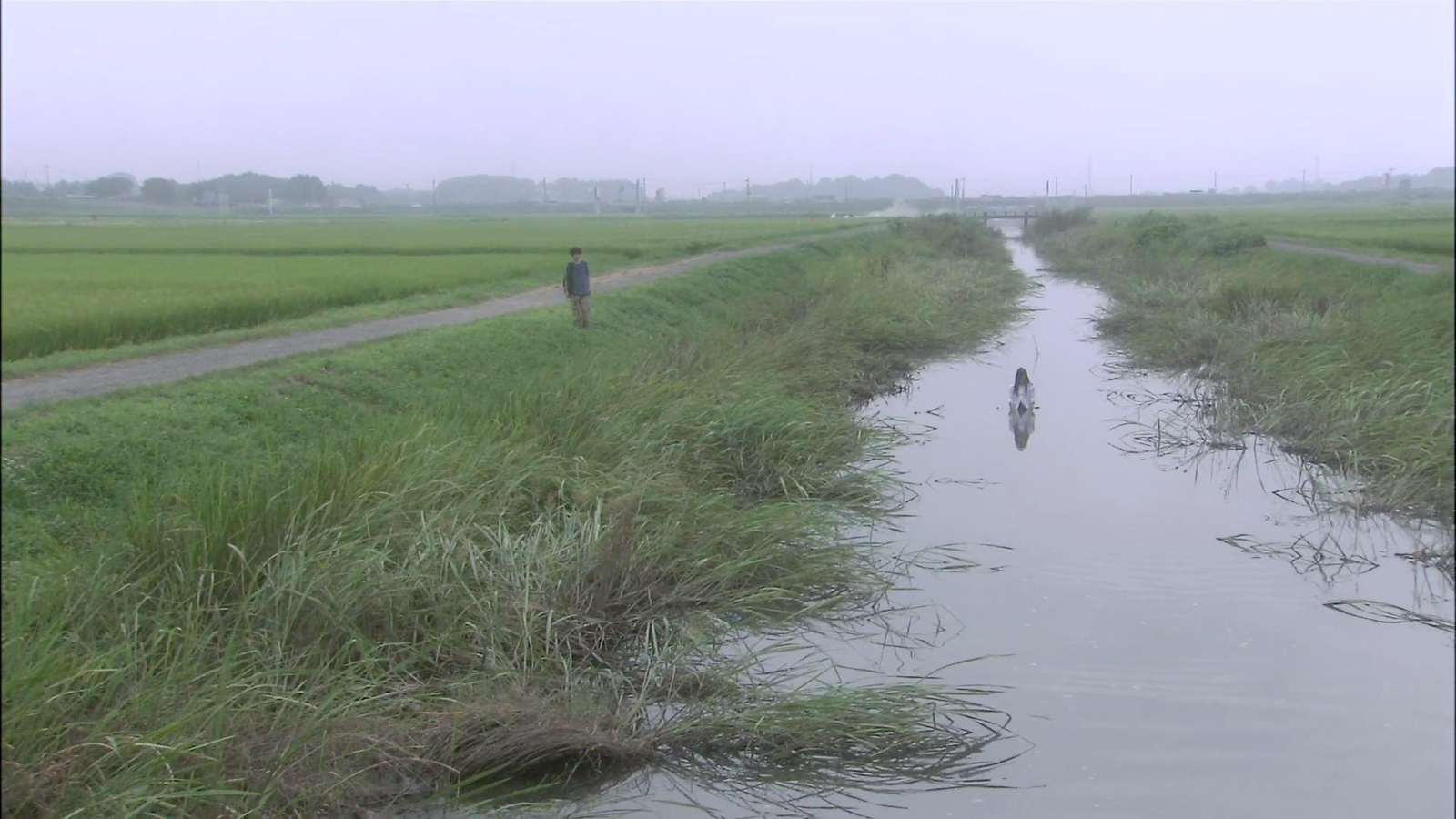 诗织跳入水渠