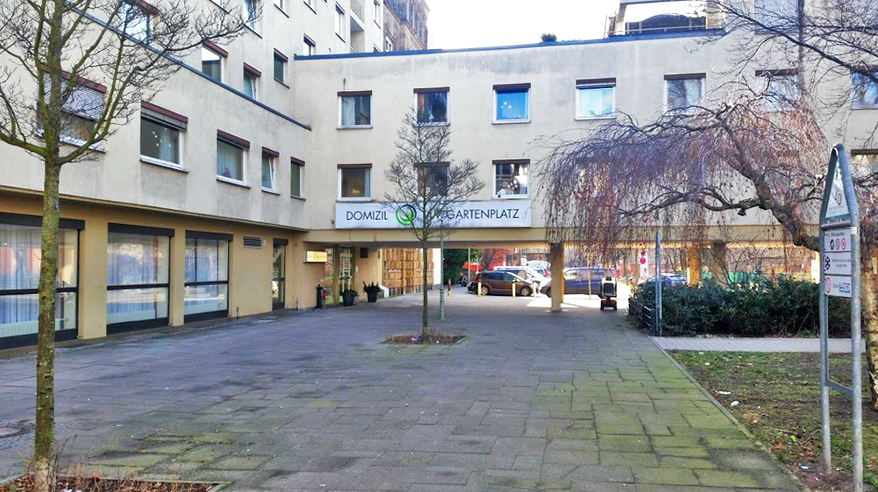 住在公园广场养老院
