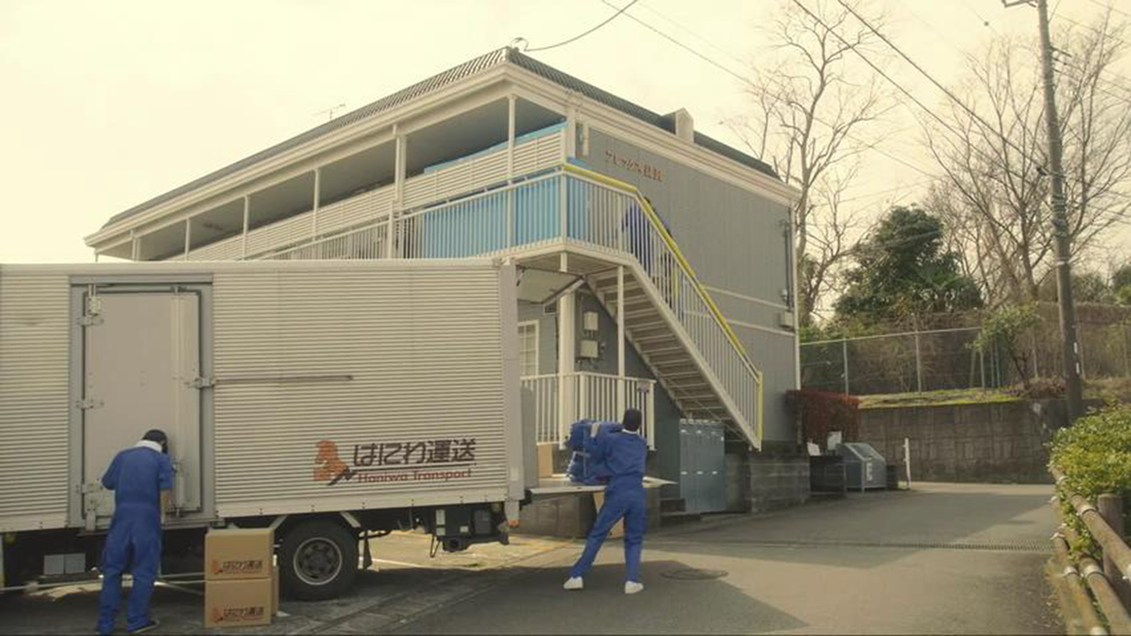 小朋友从事搬家