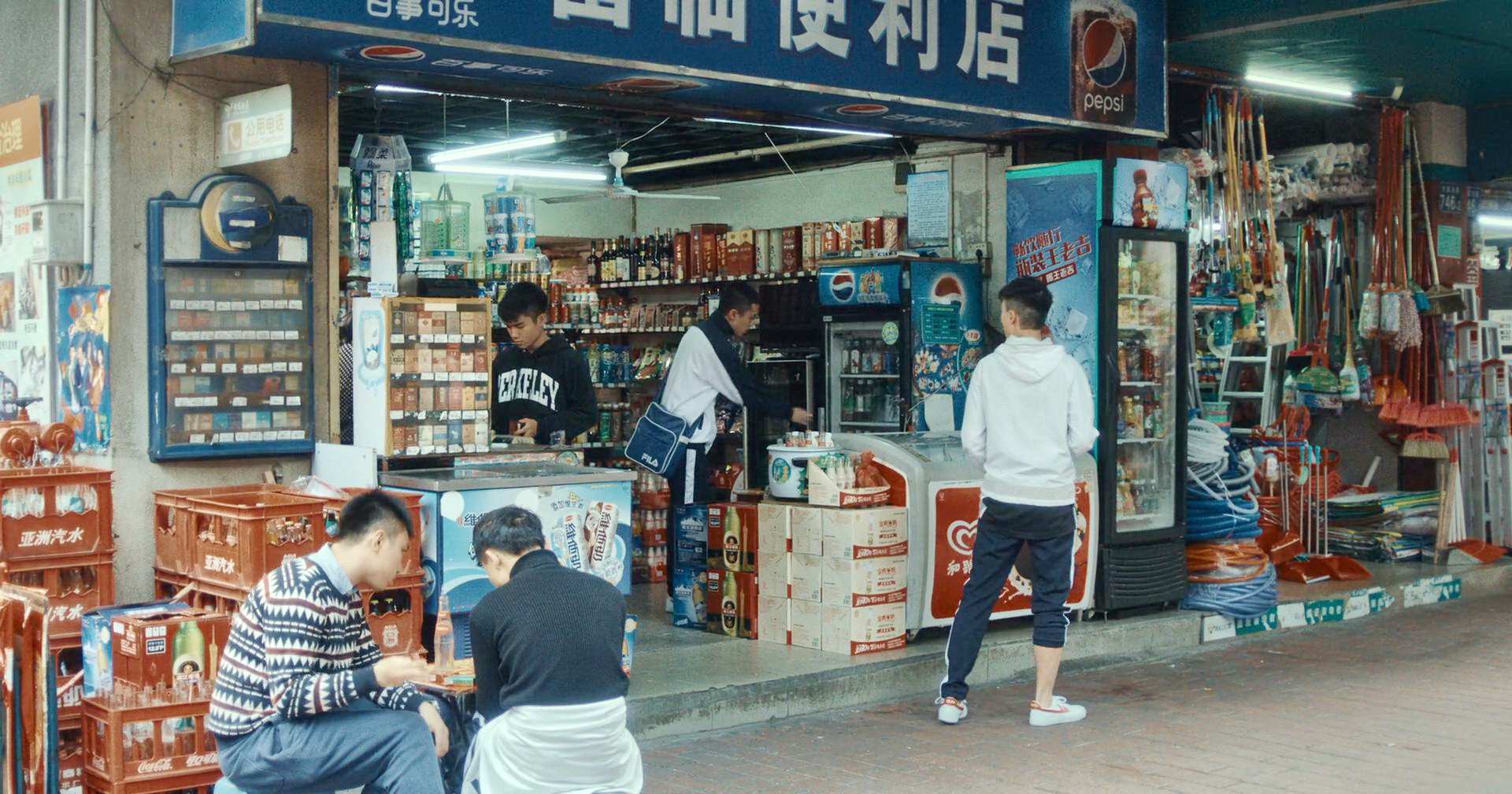 小卖部殴打同学