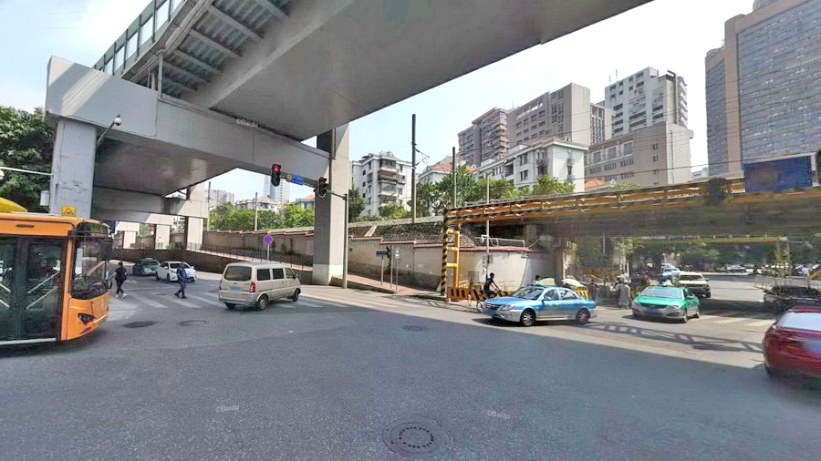 恒安路与麓景路交叉口