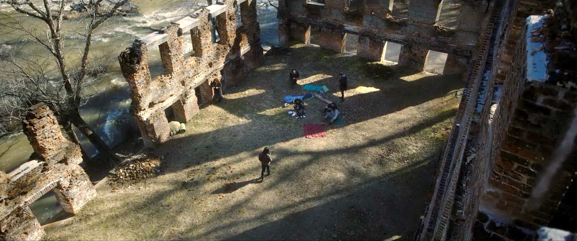 碎旗者在废墟休整
