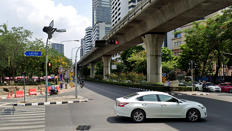 叻南里路路口