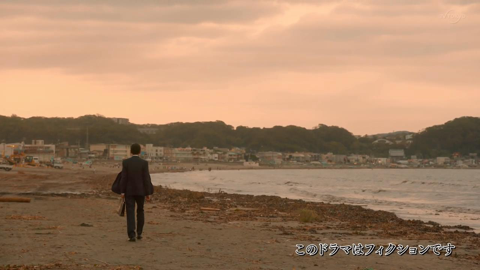五郎海边散步