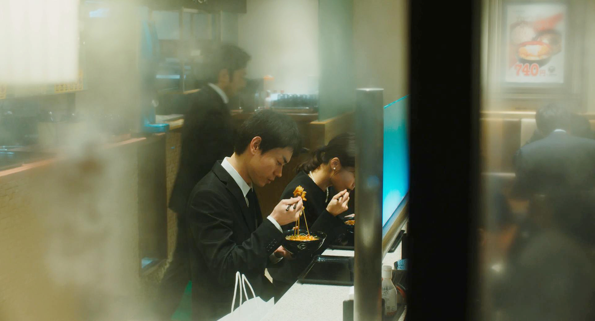 麦娟吃面忆故人
