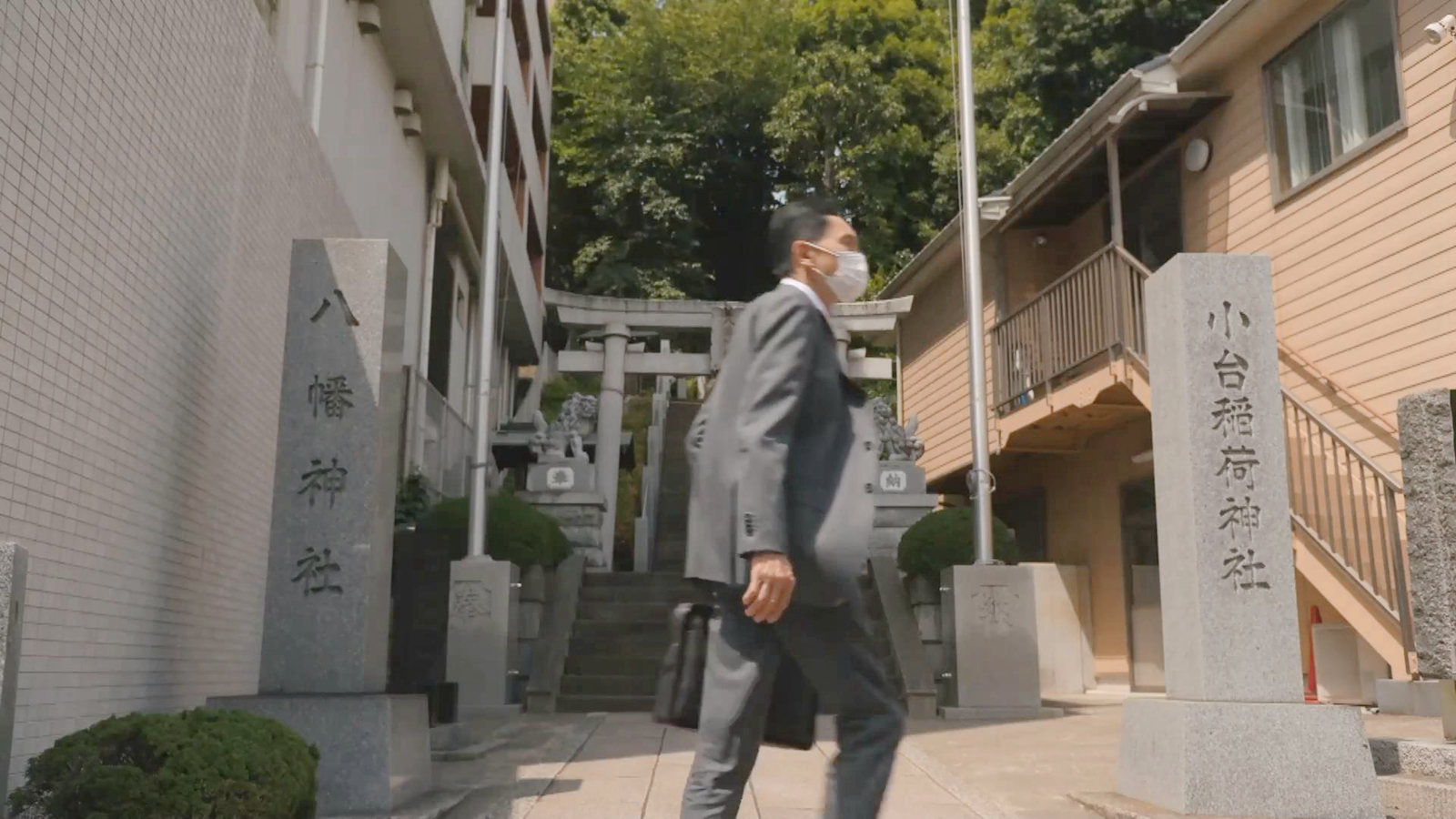 五郎经过神社