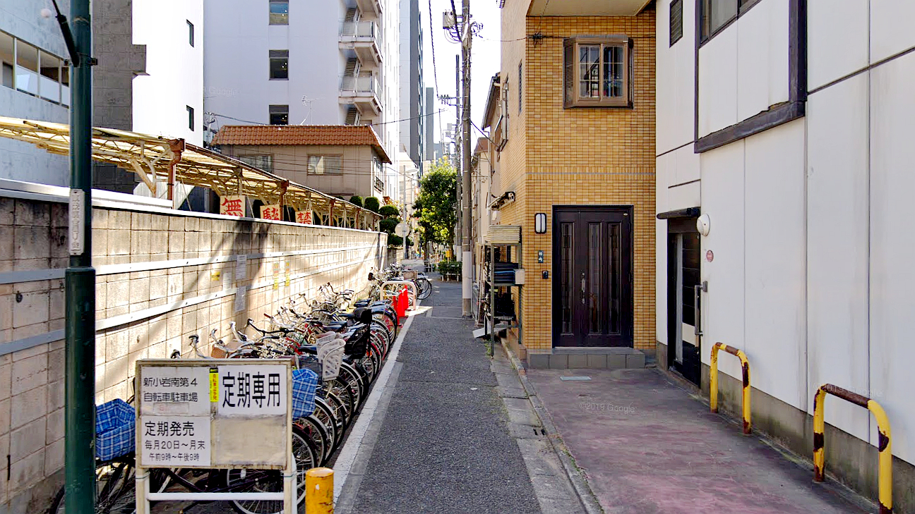 新小岩1丁目停车场通道