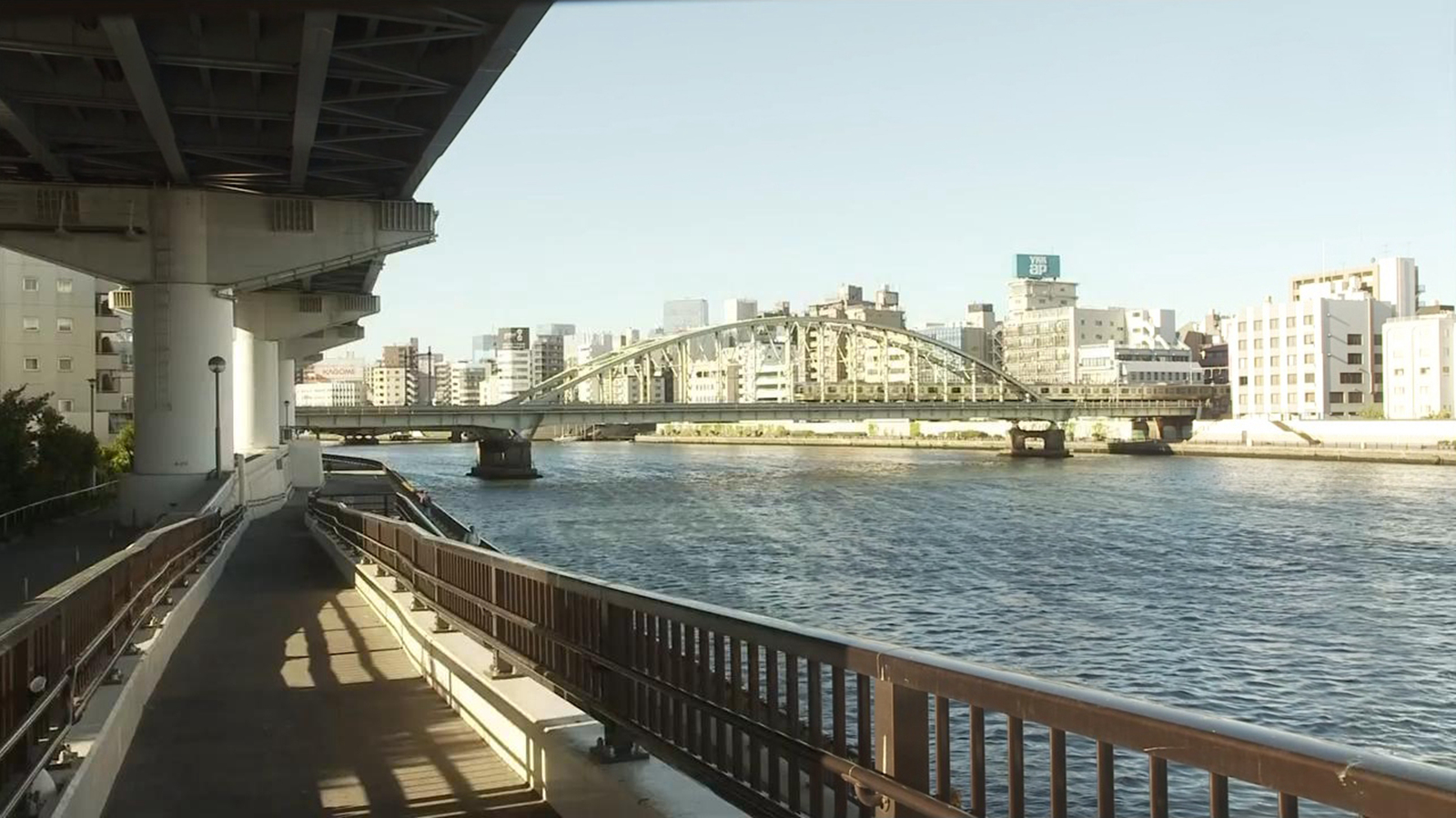 五郎吸烟