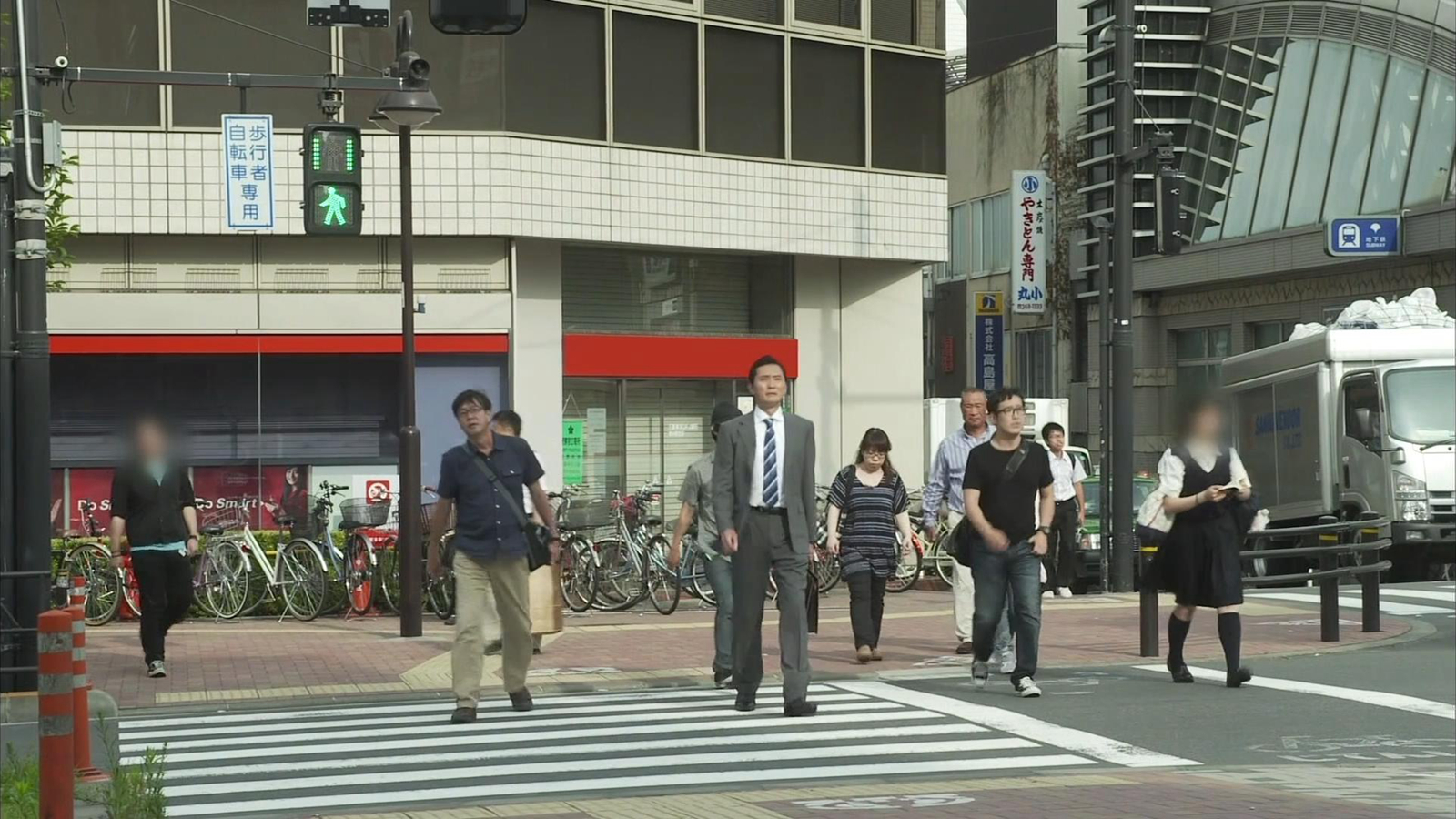 五郎过马路