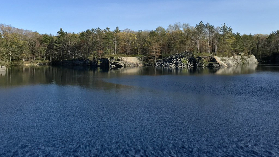钢井架采石场