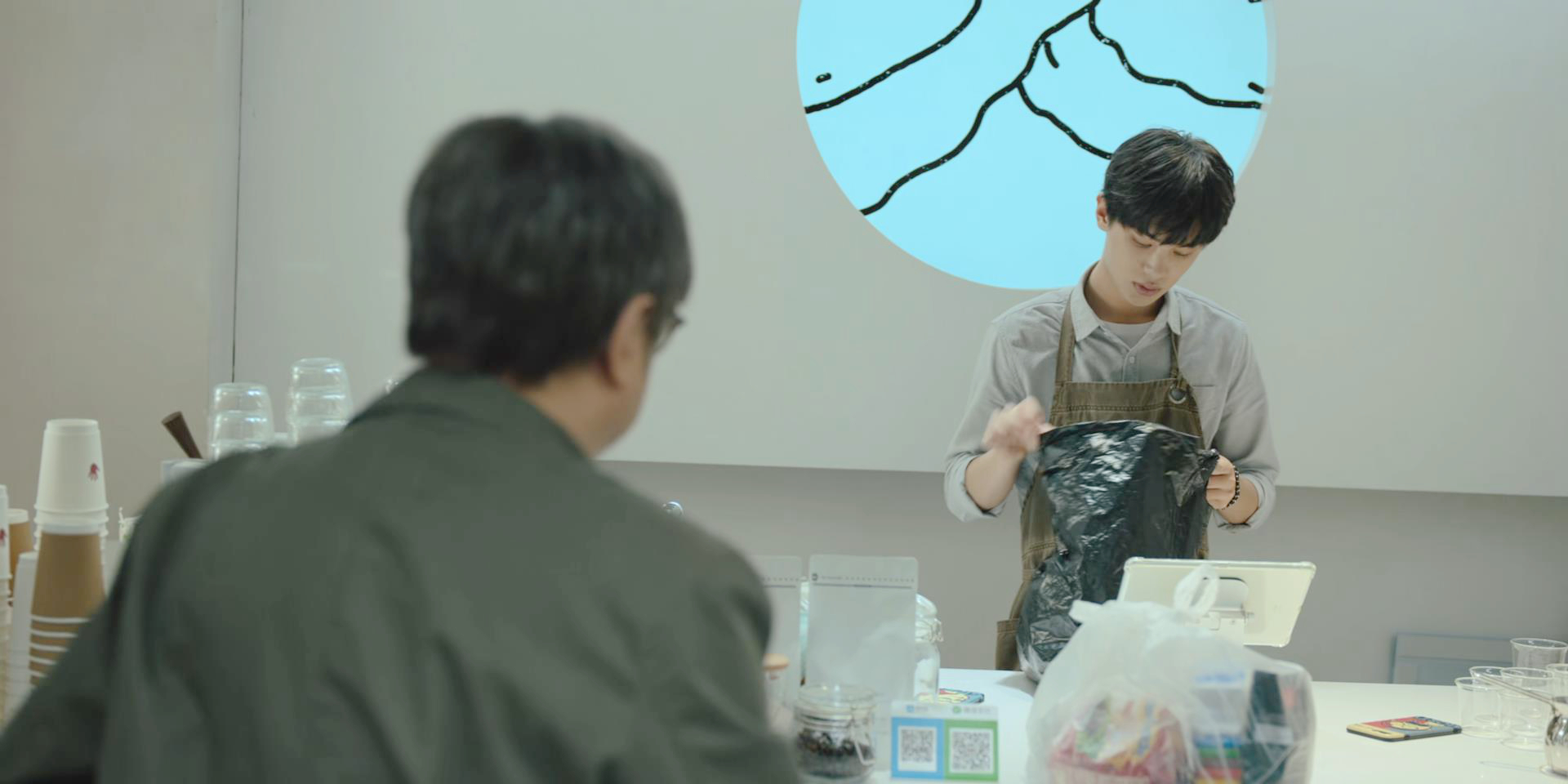 白鸽工作的咖啡店