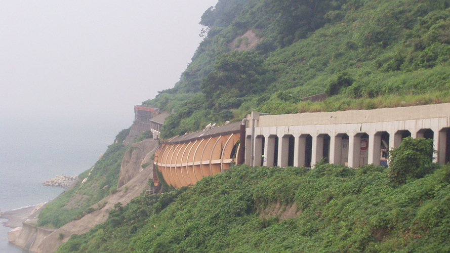 向山洞门