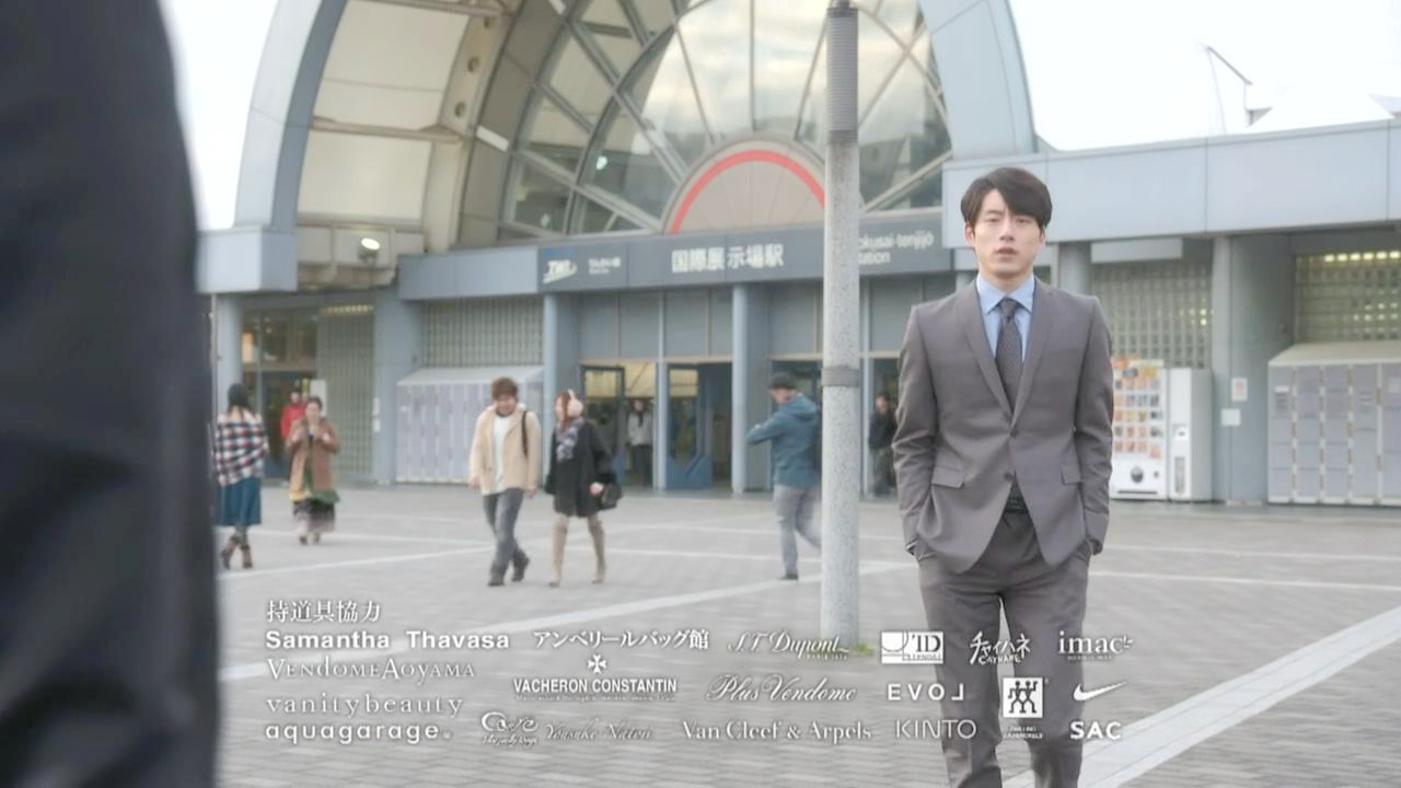 练与晴太扬招出租车