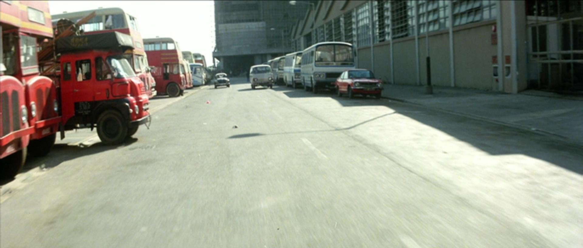 光头佬连环撞车