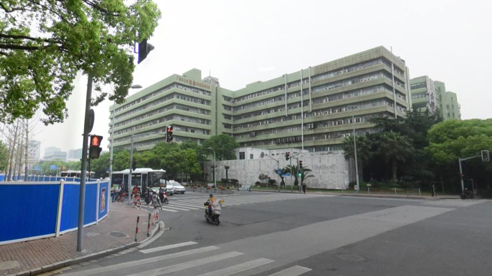 宜山路与桂平路交叉口