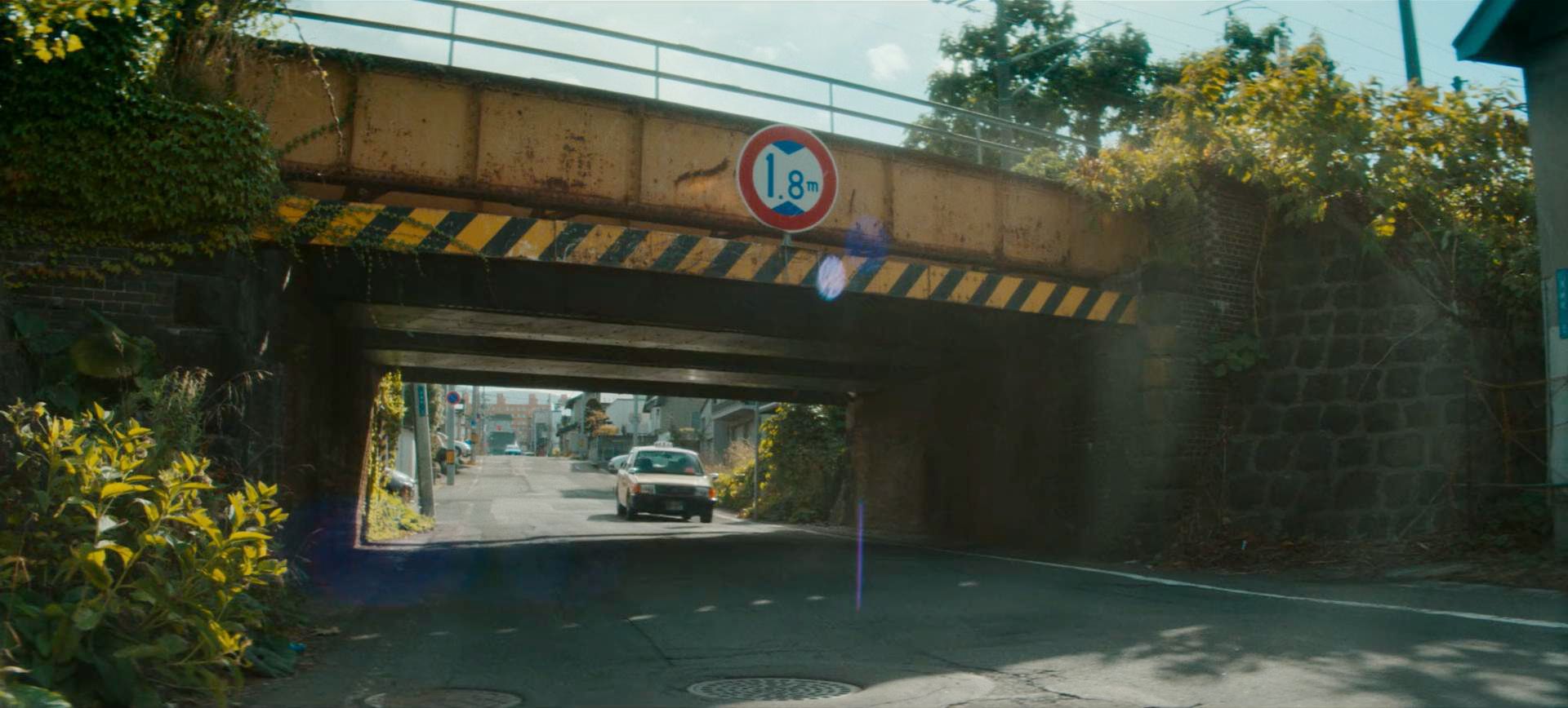 也英抄近道去机场